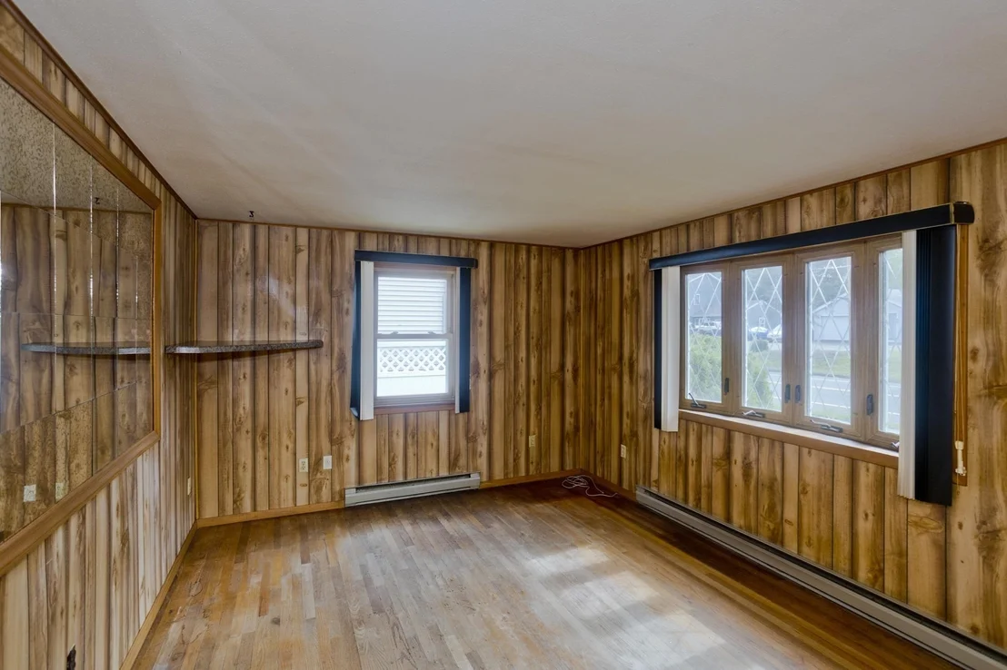 Photo of 956 Granby Rd