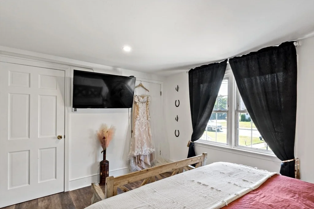 Photo of 80 Briggs Ln