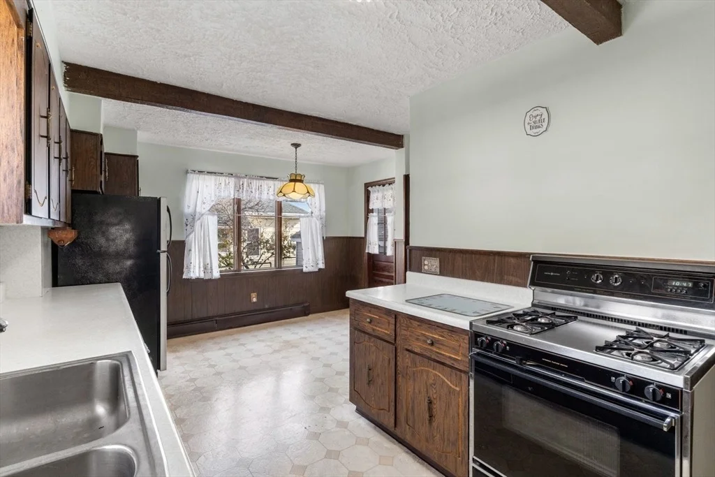 Photo of 37 Greenhalge Ave