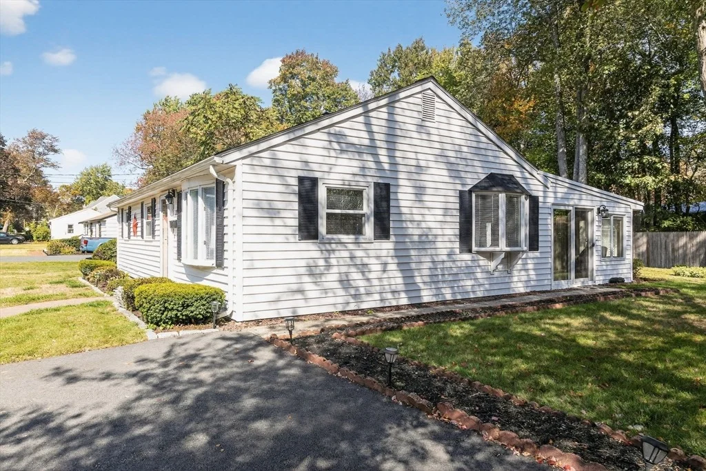 Photo of 22 Ledgewood Dr