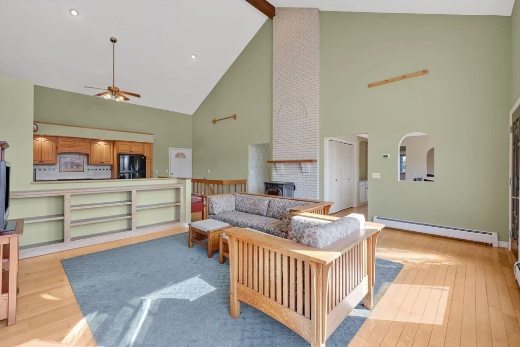Photo of 19 Simmons Brook Dr
