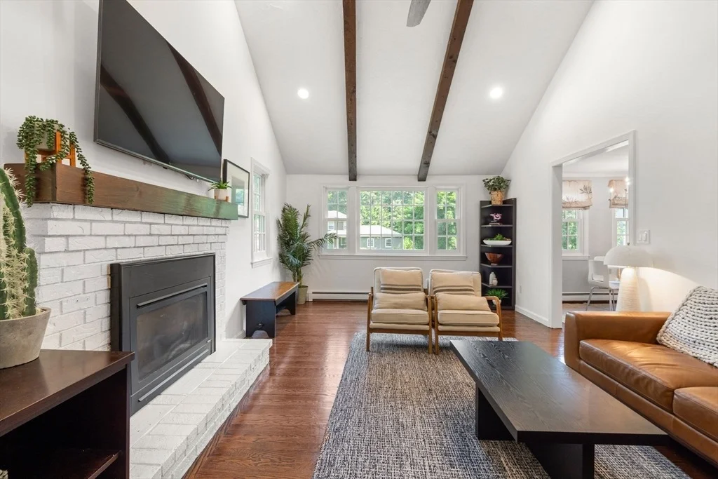 Photo of 18 Hearthstone Cir