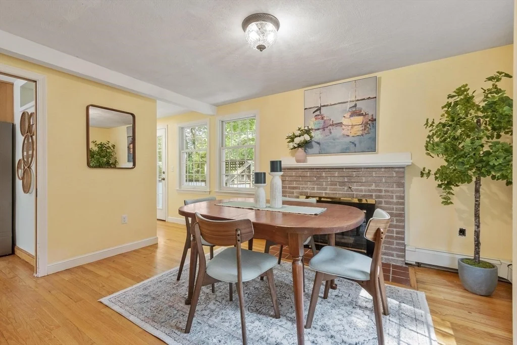 Photo of 215 Middle Rd