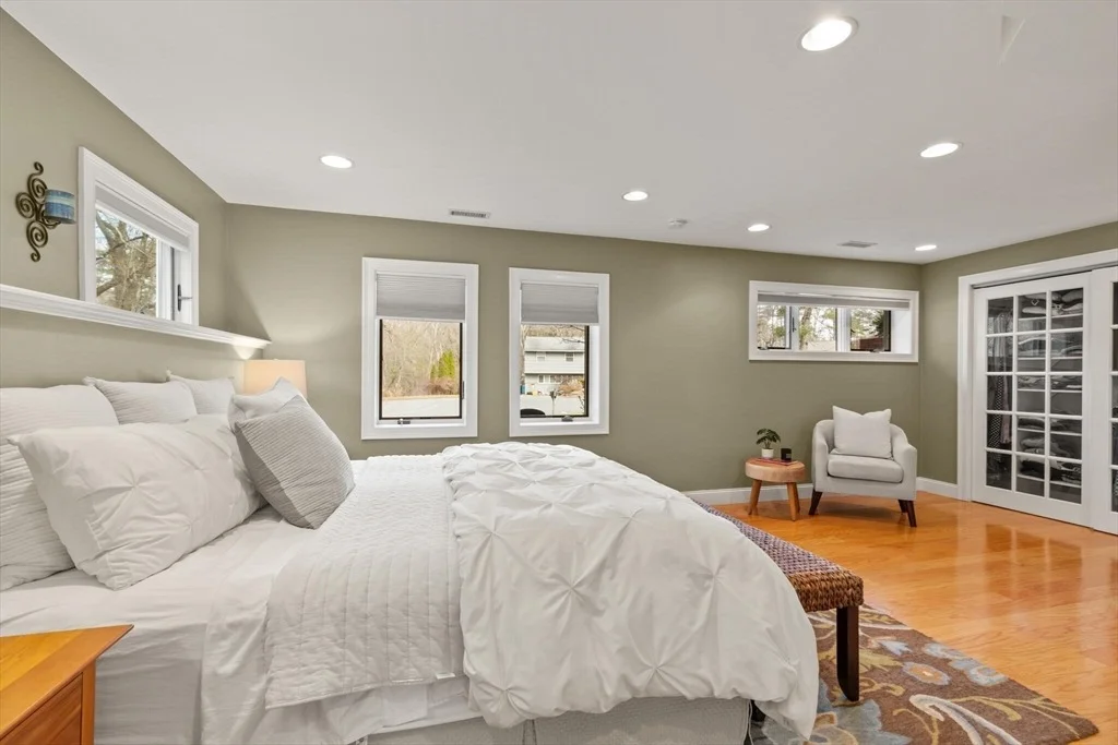 Photo of 31 Meadowbrook Rd