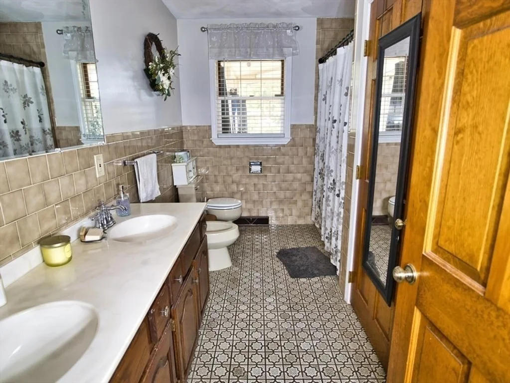 Photo of 555 Harbor View Blvd