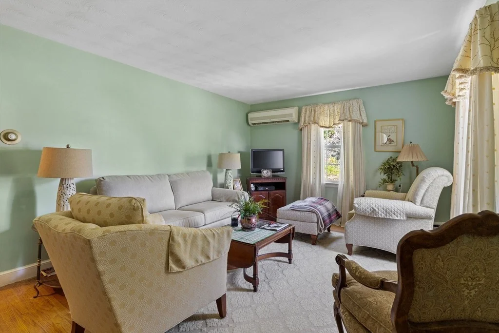 Photo of 38 Cutter Hill Rd