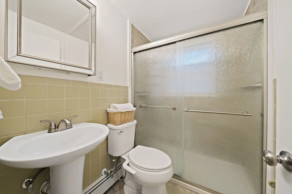 Photo of 38 Roseen Rd
