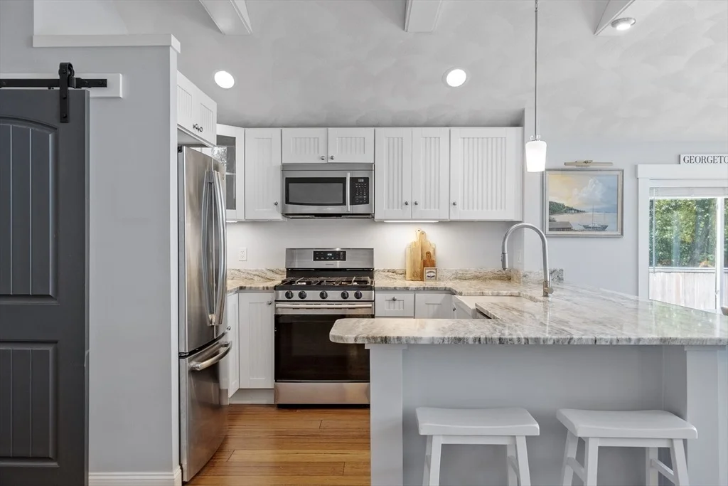 Photo of 91 Lakeshore Drive