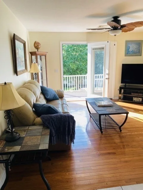 Photo of 42 Colonial Rd