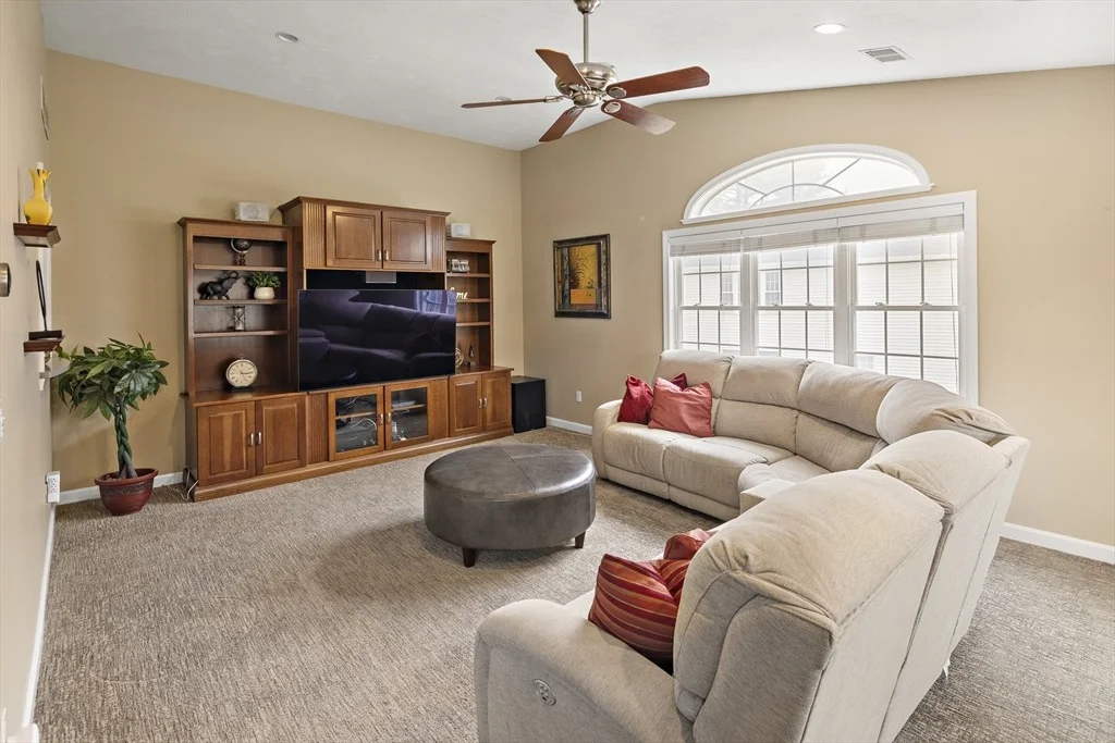 Photo of 40 Brewster Dr