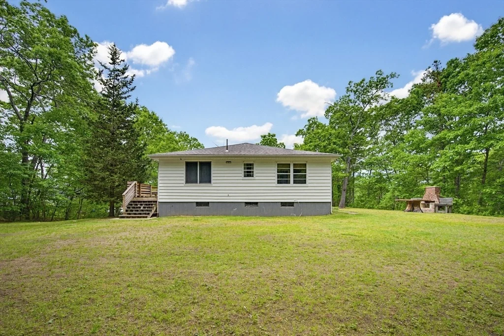 Photo of 101 Edgewater Dr
