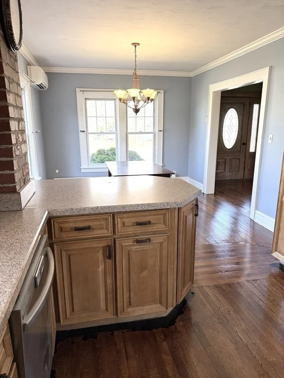 Photo of 180 Russell Rd