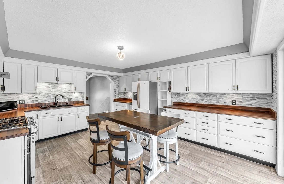 Photo of 10 Robert Dr