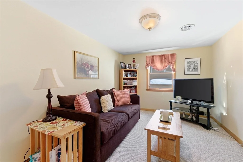 Photo of 43 Woodside Ln