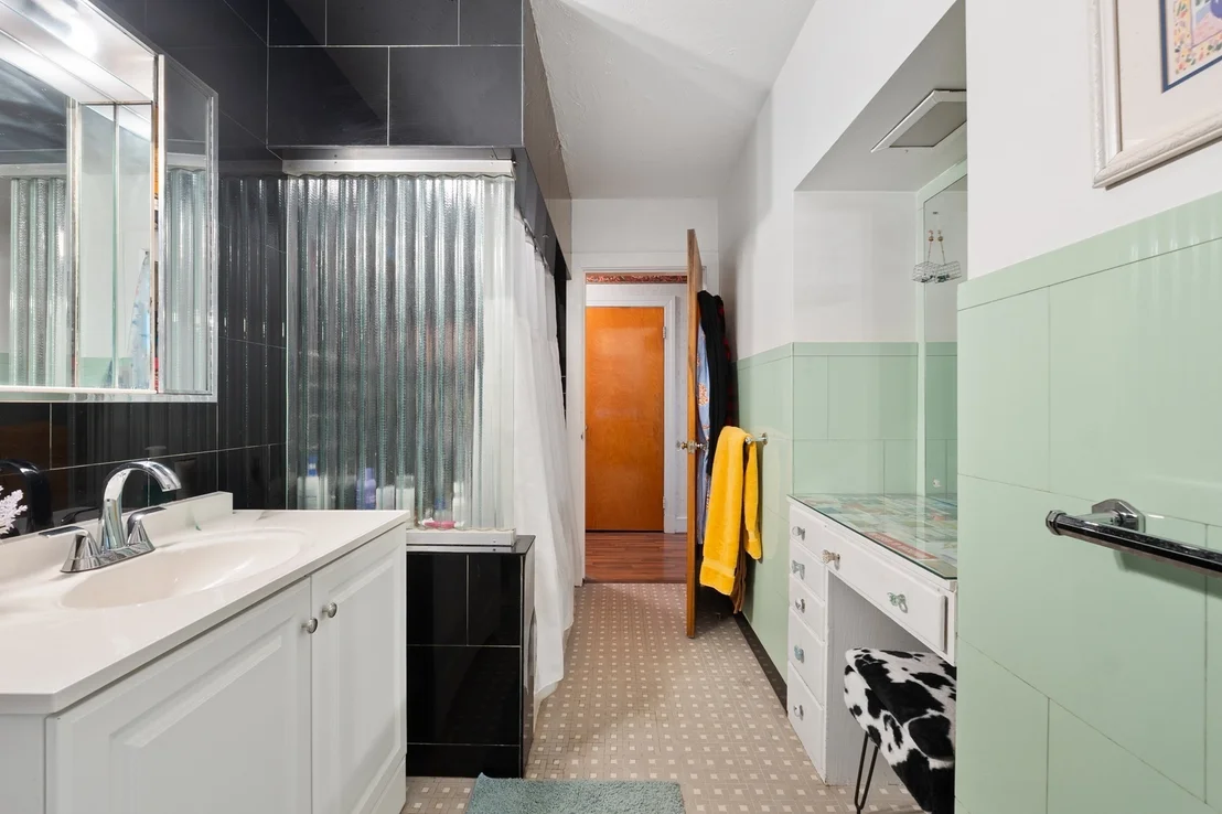 Photo of 163 Oakside Ave