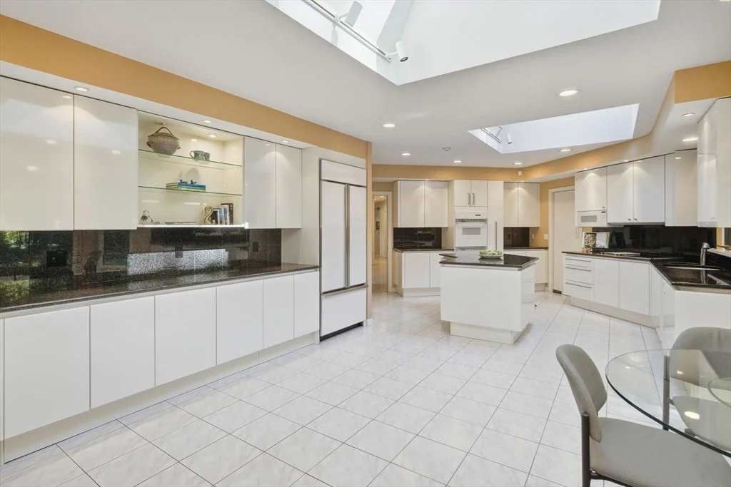 Photo of 182 Crestview Cir