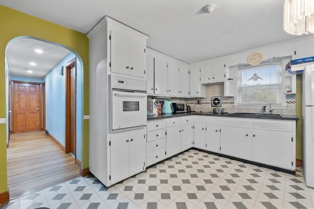 Photo of 18 Sterling Ave