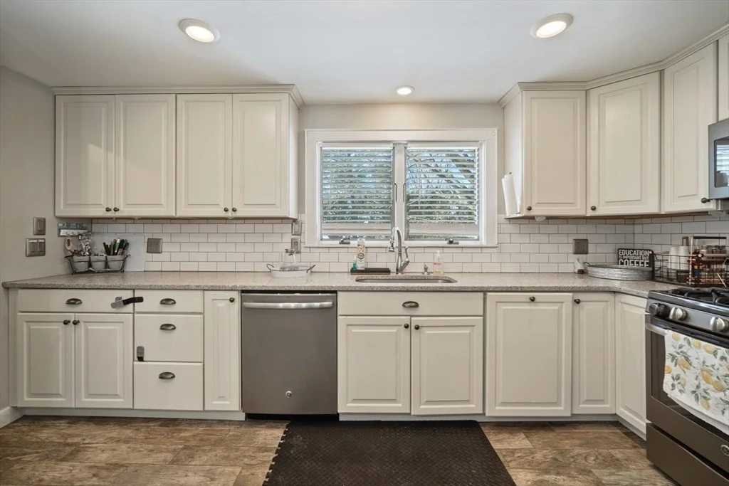 Photo of 144 Gillette Ave