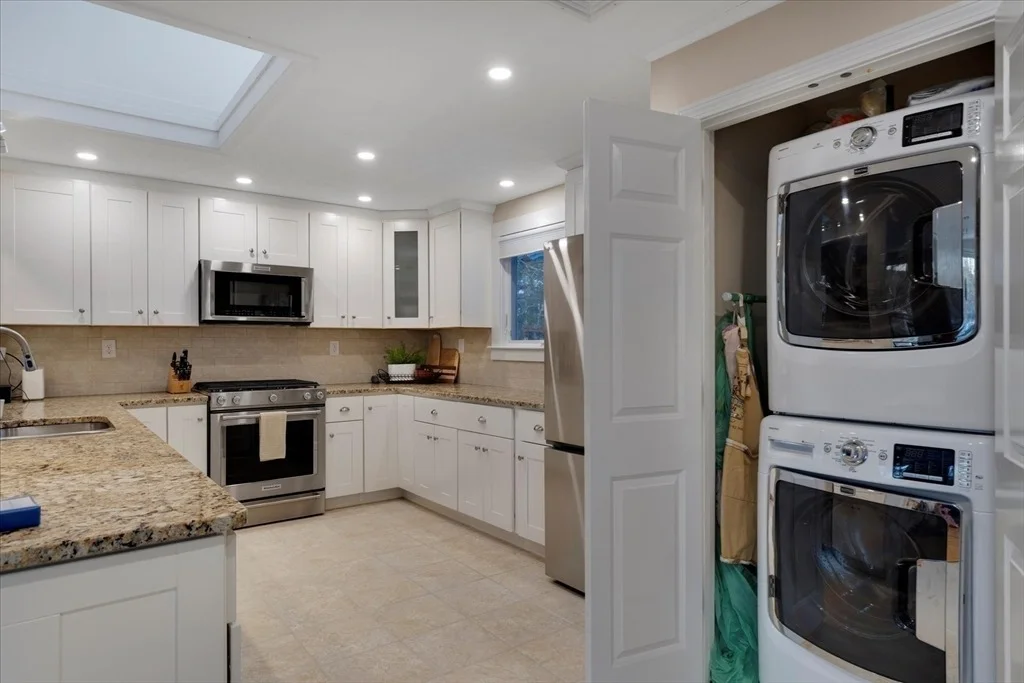 Photo of 87 N Pond Dr