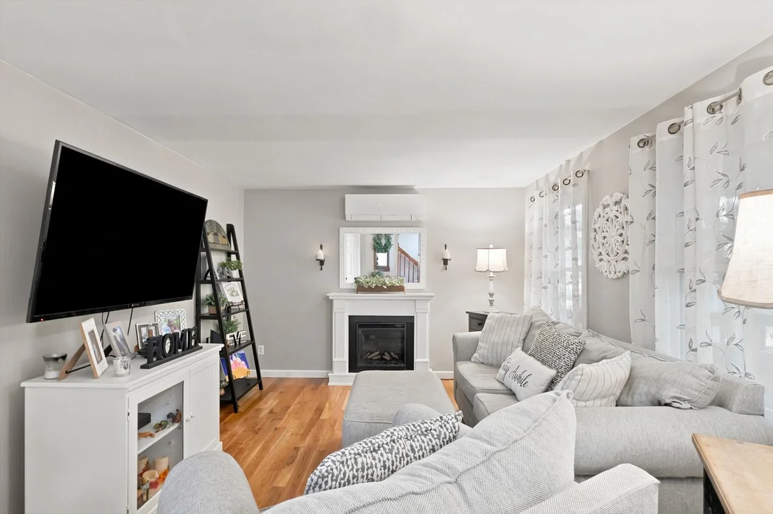 Photo of 900 Clark St