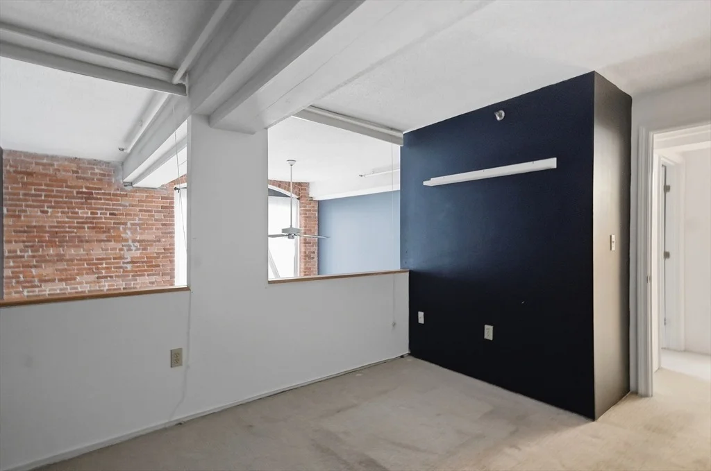 Photo of Unit 310 at 33 Maplewood Avenue