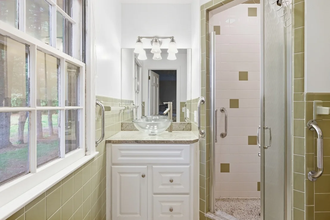Photo of 185 Redfern Dr
