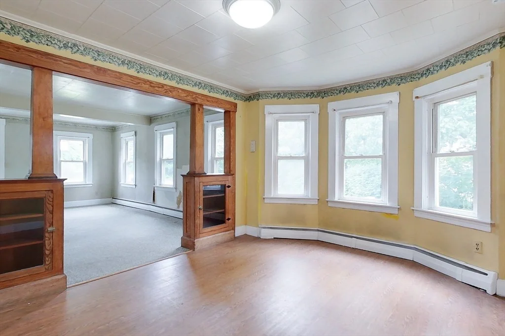 Photo of 321 Main St
