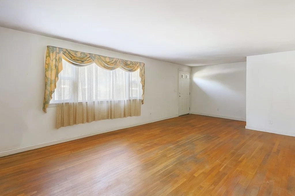 Photo of 400 River Rd
