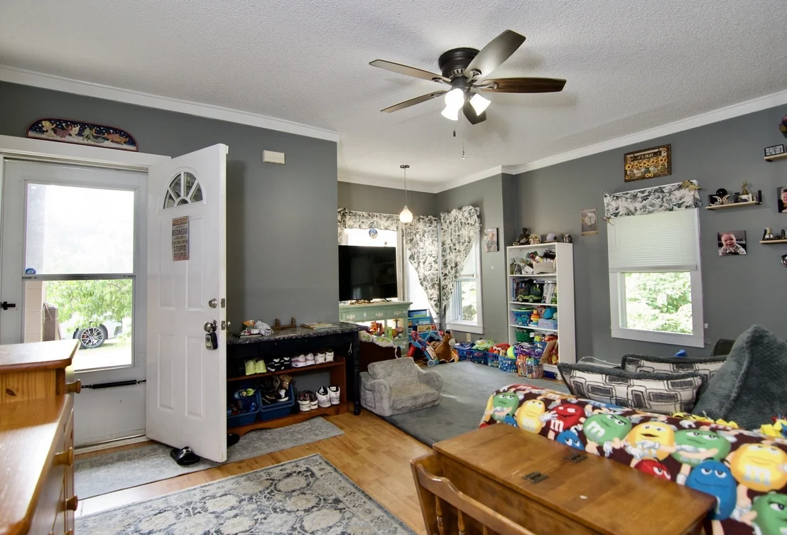 Photo of 35 Thayer Ave
