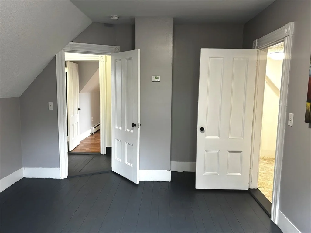 Photo of 1048 Main St
