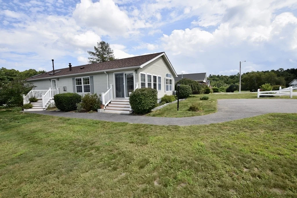 Photo of 29 Lyn Ln.