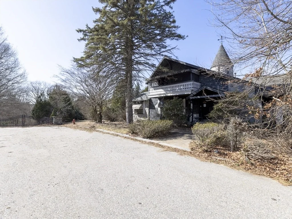 Photo of 233 Annette Ave