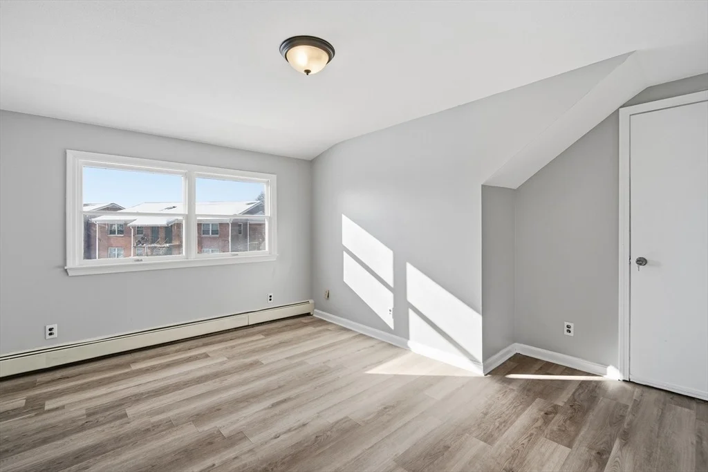 Photo of 87 Clarendon Ave