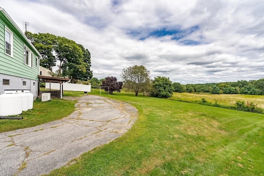 Photo of 187 Leyden Rd