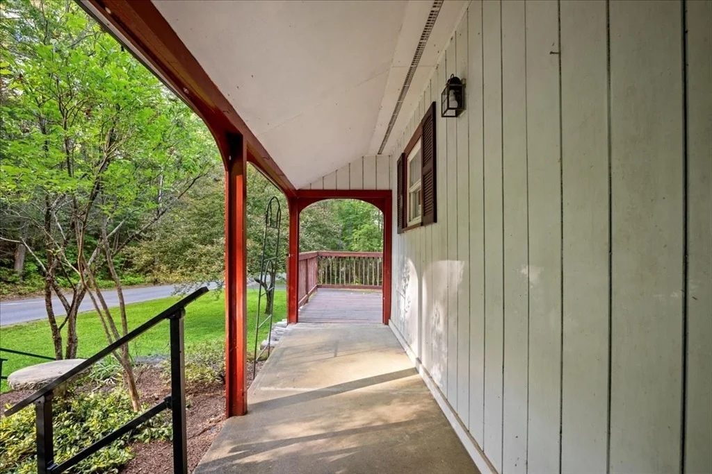 Photo of 39 Mashapaug Rd