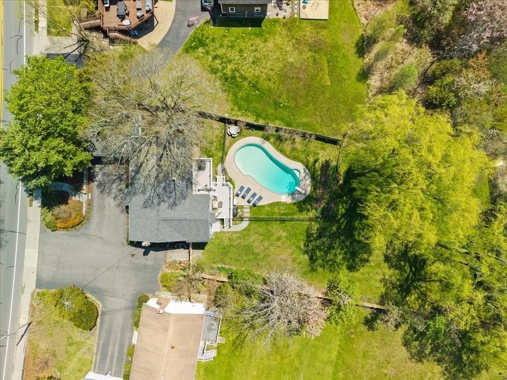 Photo of 1480 Great Plain Ave