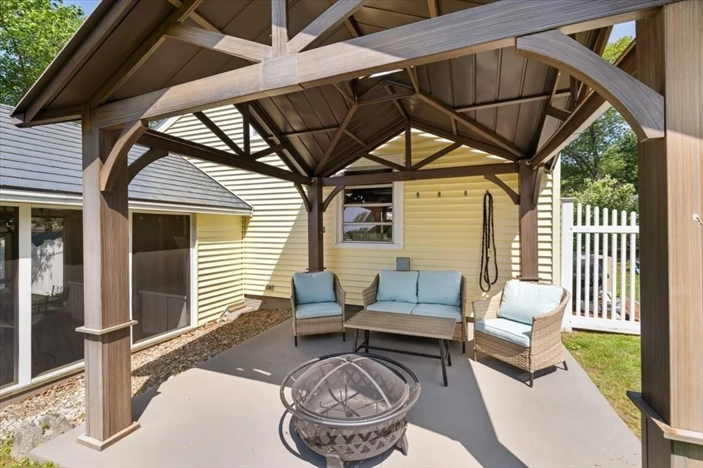 Photo of 472 Potter Rd.