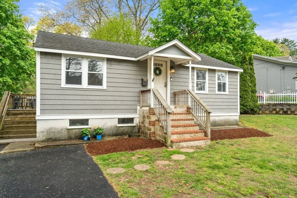 Photo of 7 Indian Neck Rd