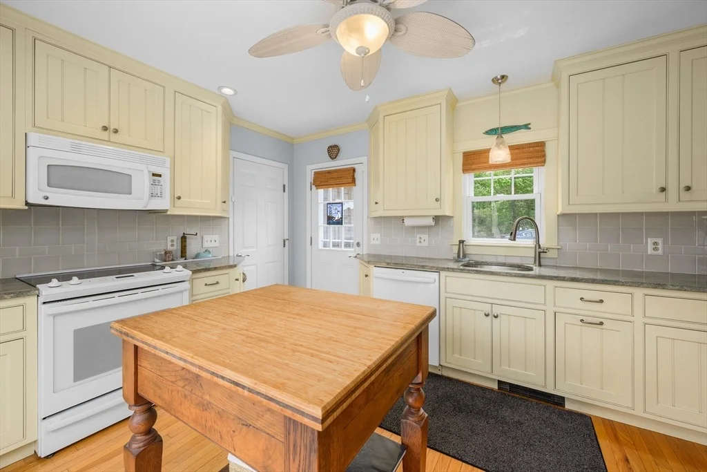 Photo of 24 Acorn Dr