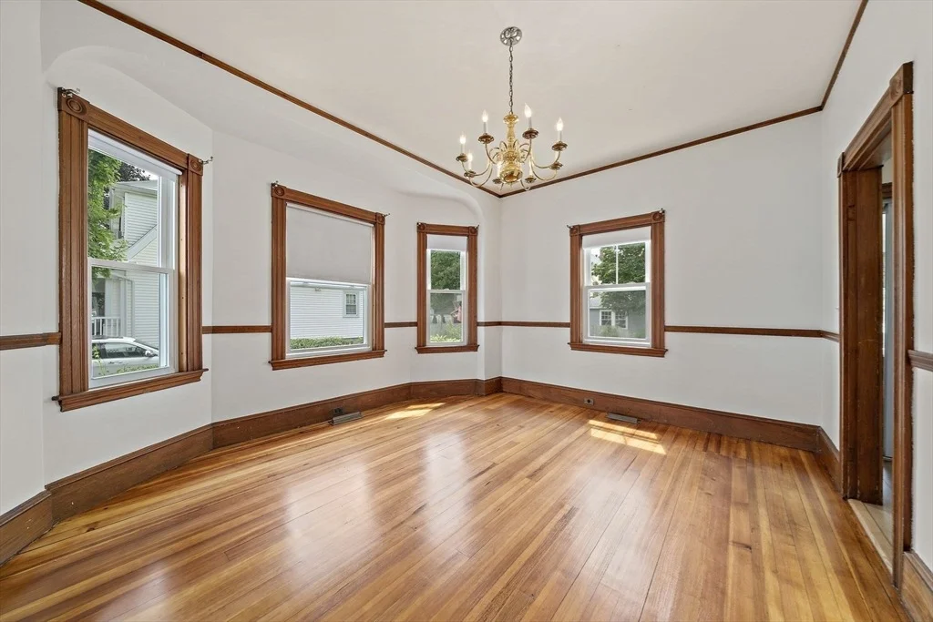 Photo of 8 May Avenue