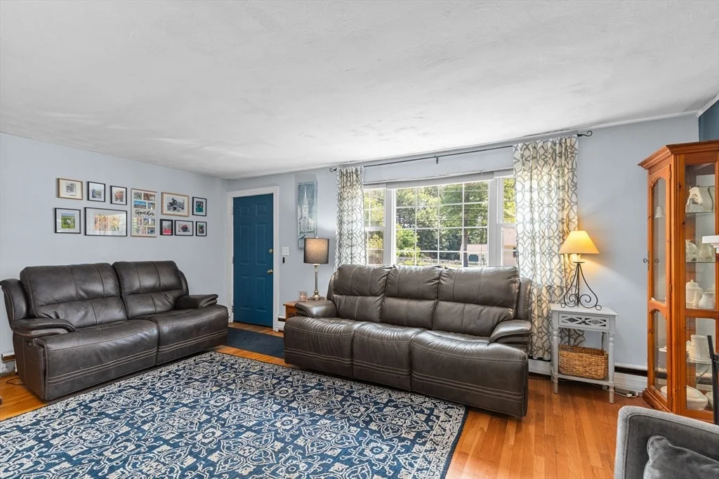 Photo of 19 Brewster Ln