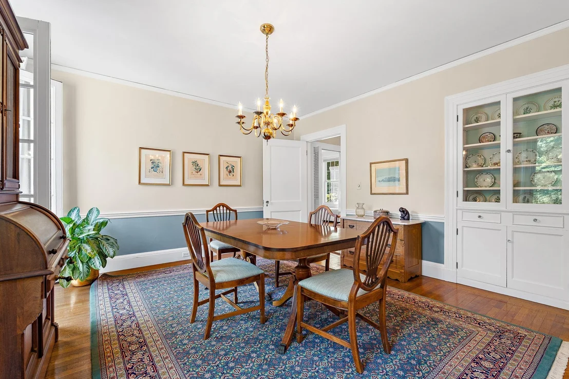 Photo of 8 Oakmount Circle