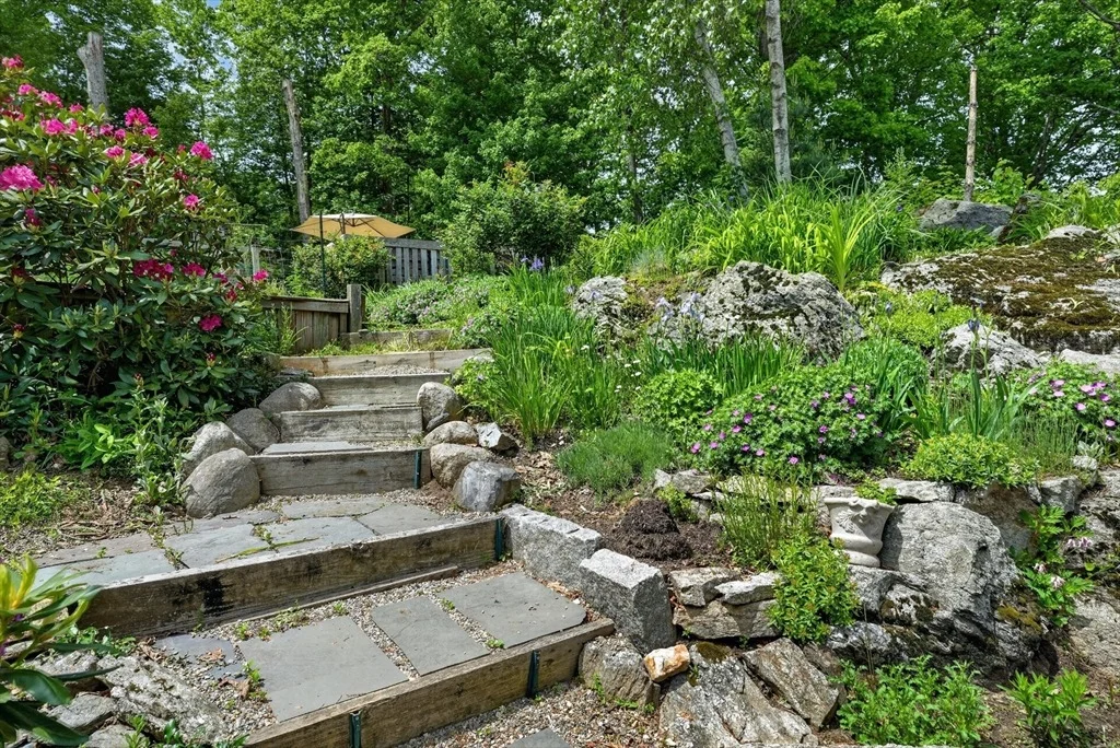 Photo of 9 Ledgewood Dr