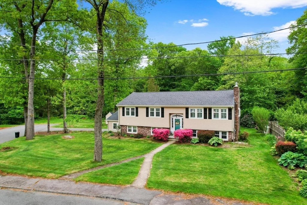 Photo of 70 Stevens Dr