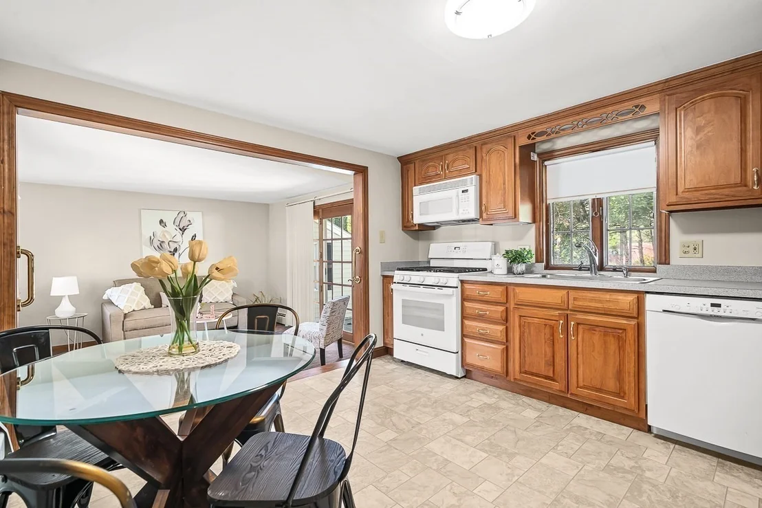 Photo of 12 Leo Ave