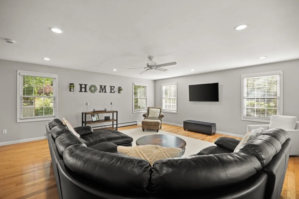 Photo of 8 Robinwood Dr