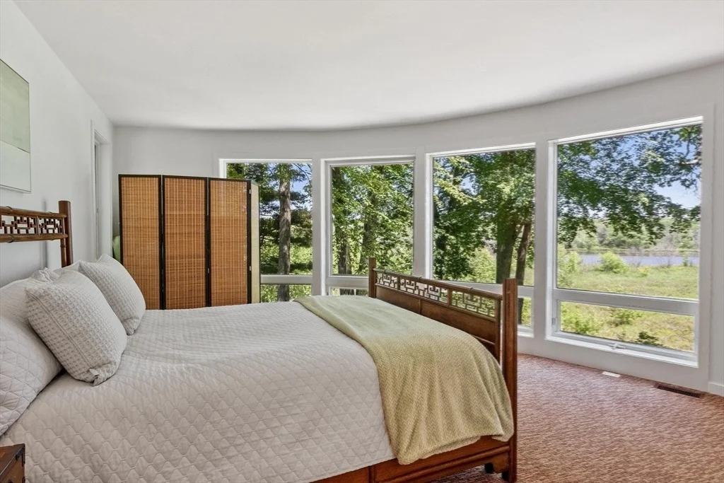 Photo of 389 River Rd