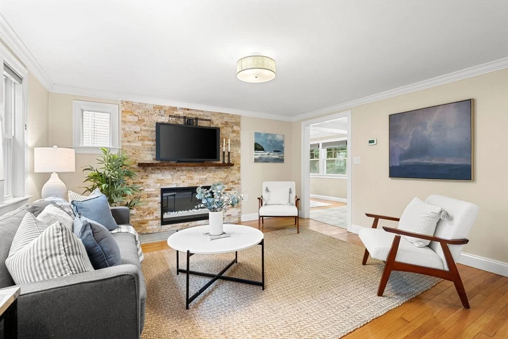 Photo of 19 Cunningham Cir
