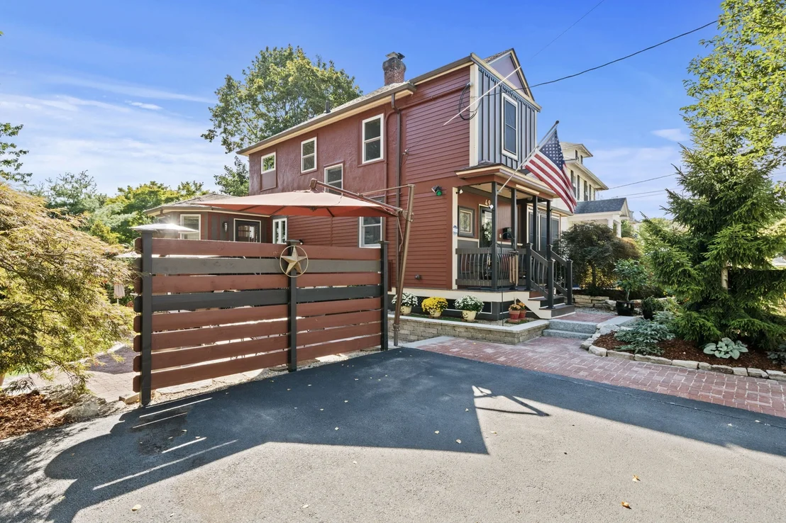 Photo of 49 Lynde Ave