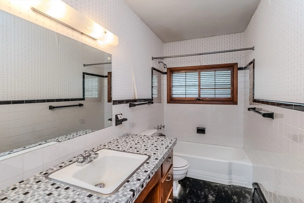 Photo of 89 Lake St